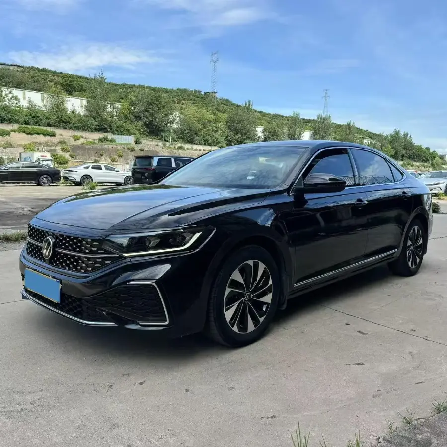 2023 Volkswagen Passat 2.0T 186HP L4 7DCT