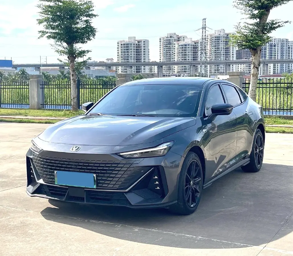 2023 ChangAn UNI-V iDD 1.5T 170HP L4 6TCT PHEV 18.4KWH