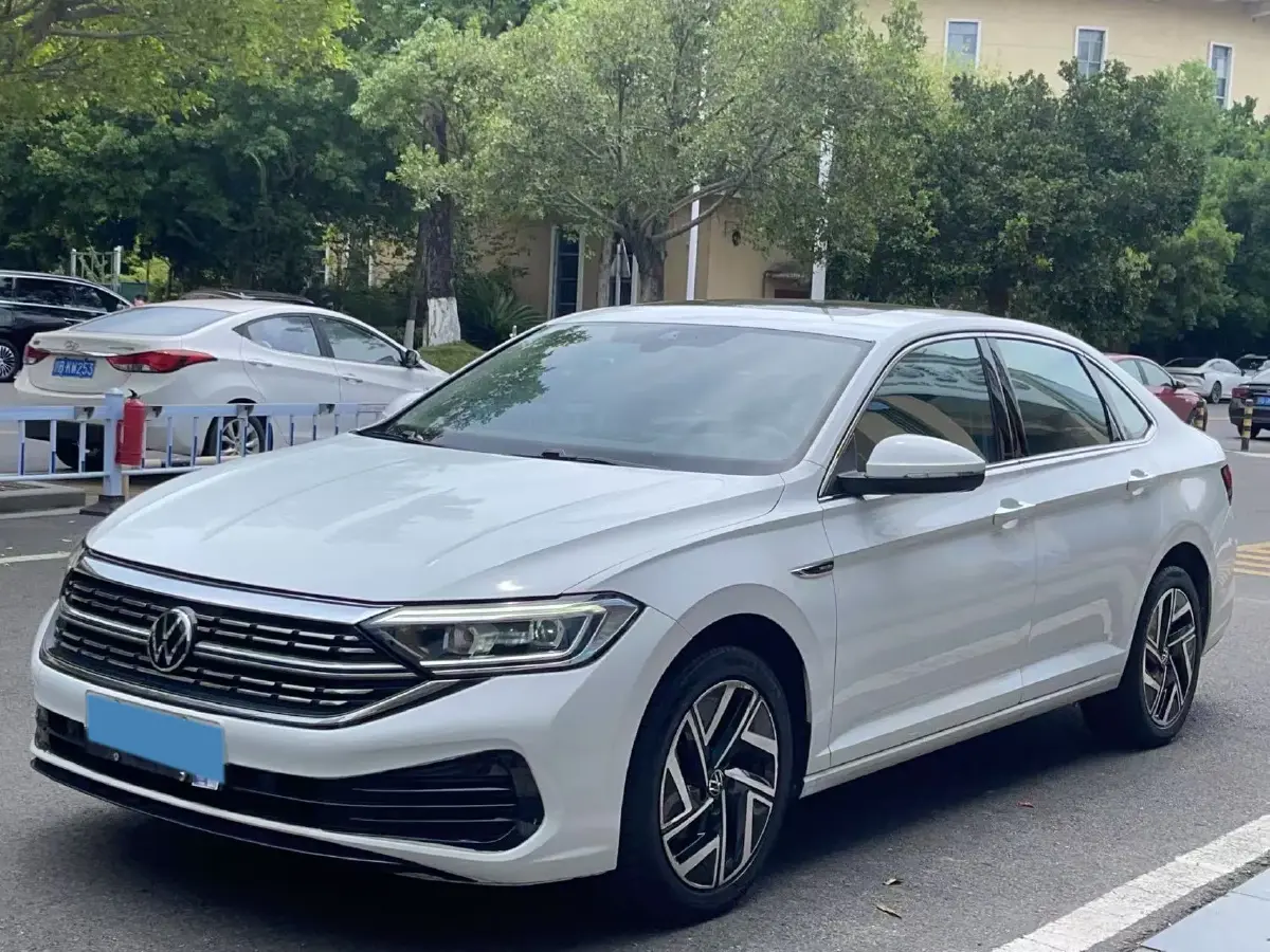 2023 Volkswagen Sagitar 1.2T 116HP L4 7DCT