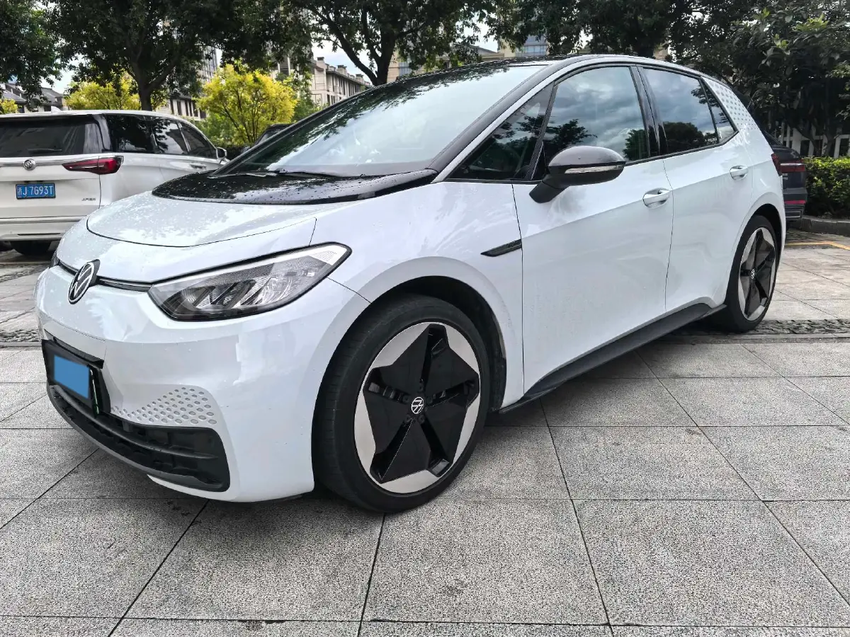2023 Volkswagen ID.3 BEV 52.8KWH