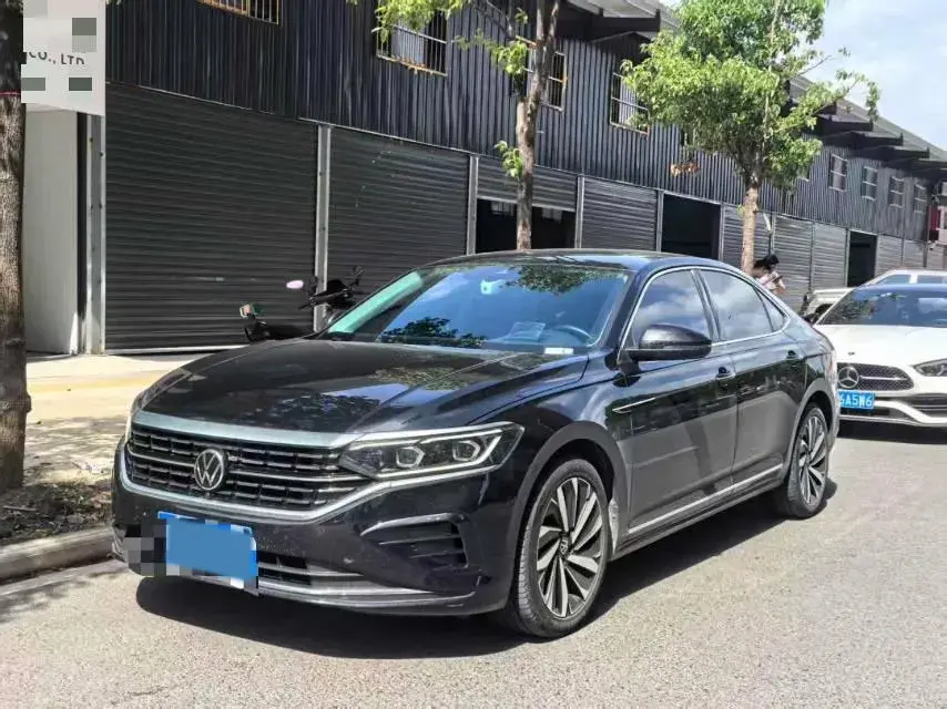 2022 Volkswagen Passat 2.0T 220HP L4 7DCT