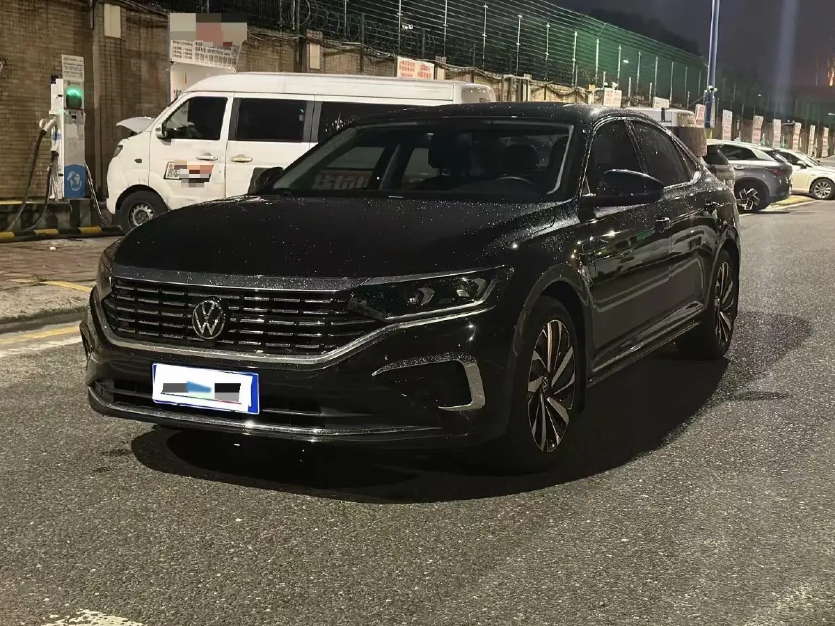 2023 Volkswagen Passat 2.0T 186HP L4 7DCT