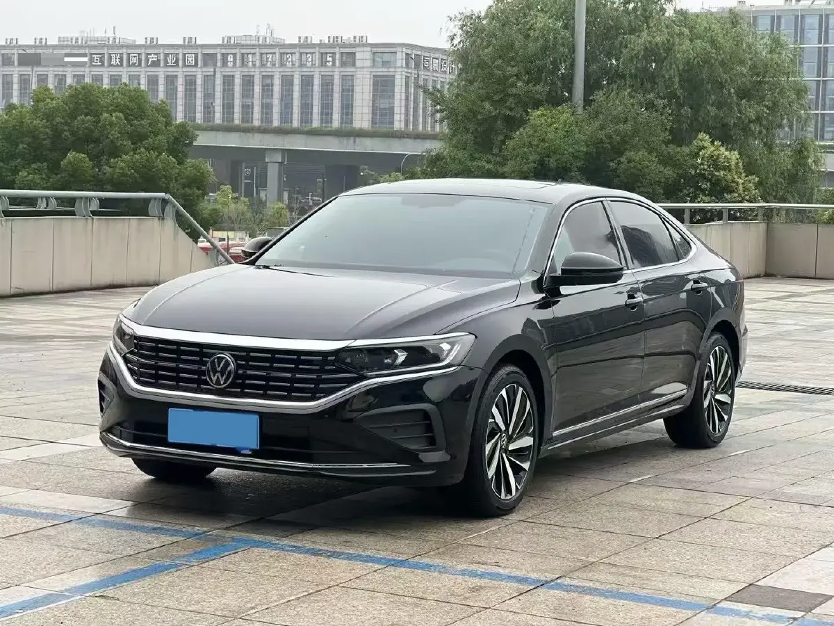 2024 Volkswagen Passat 2.0T 186HP L4 7DCT