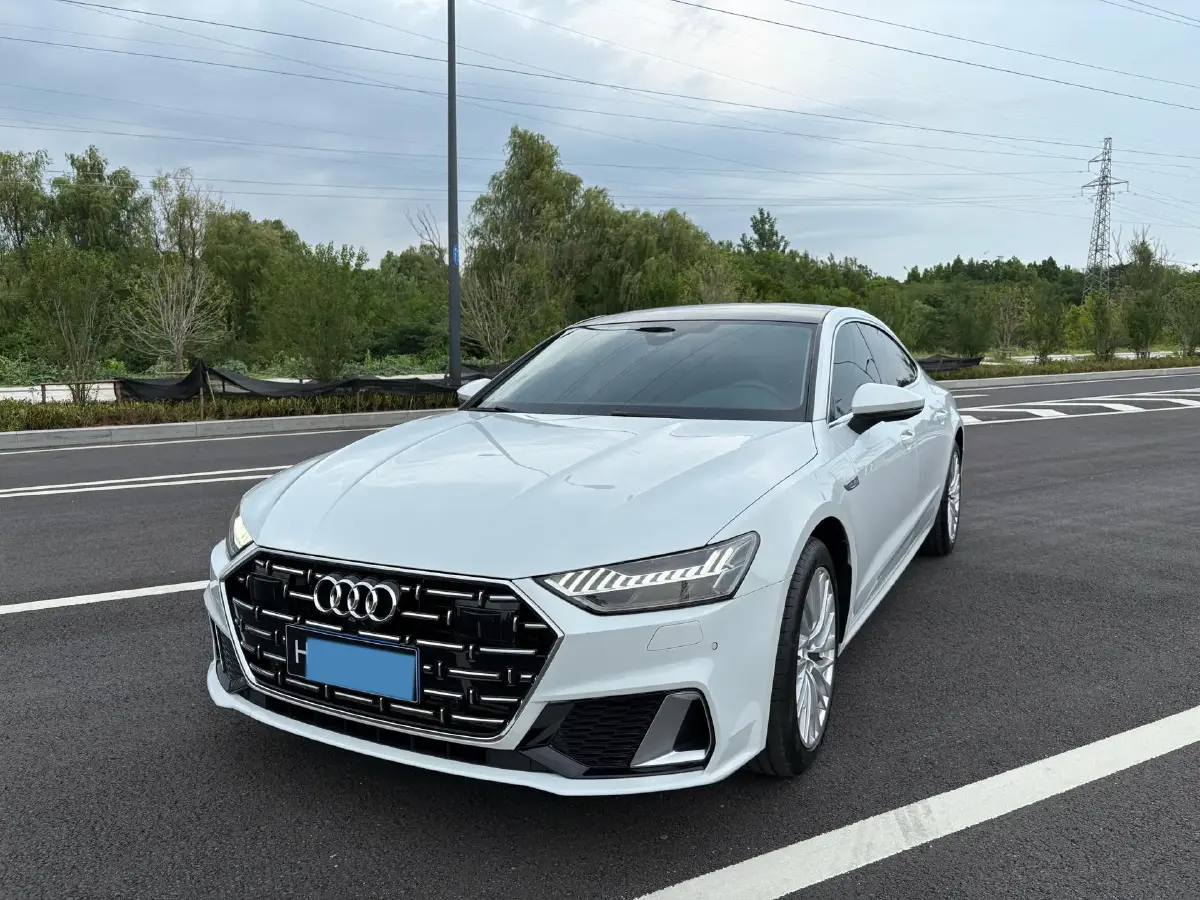 2022 Audi A7L 2.0T 245HP L4 7DCT