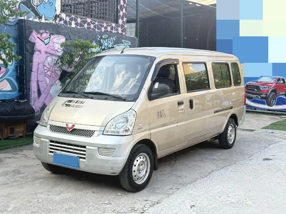 2012 WuLing RongGuang 1.5L 107HP L4 5MT