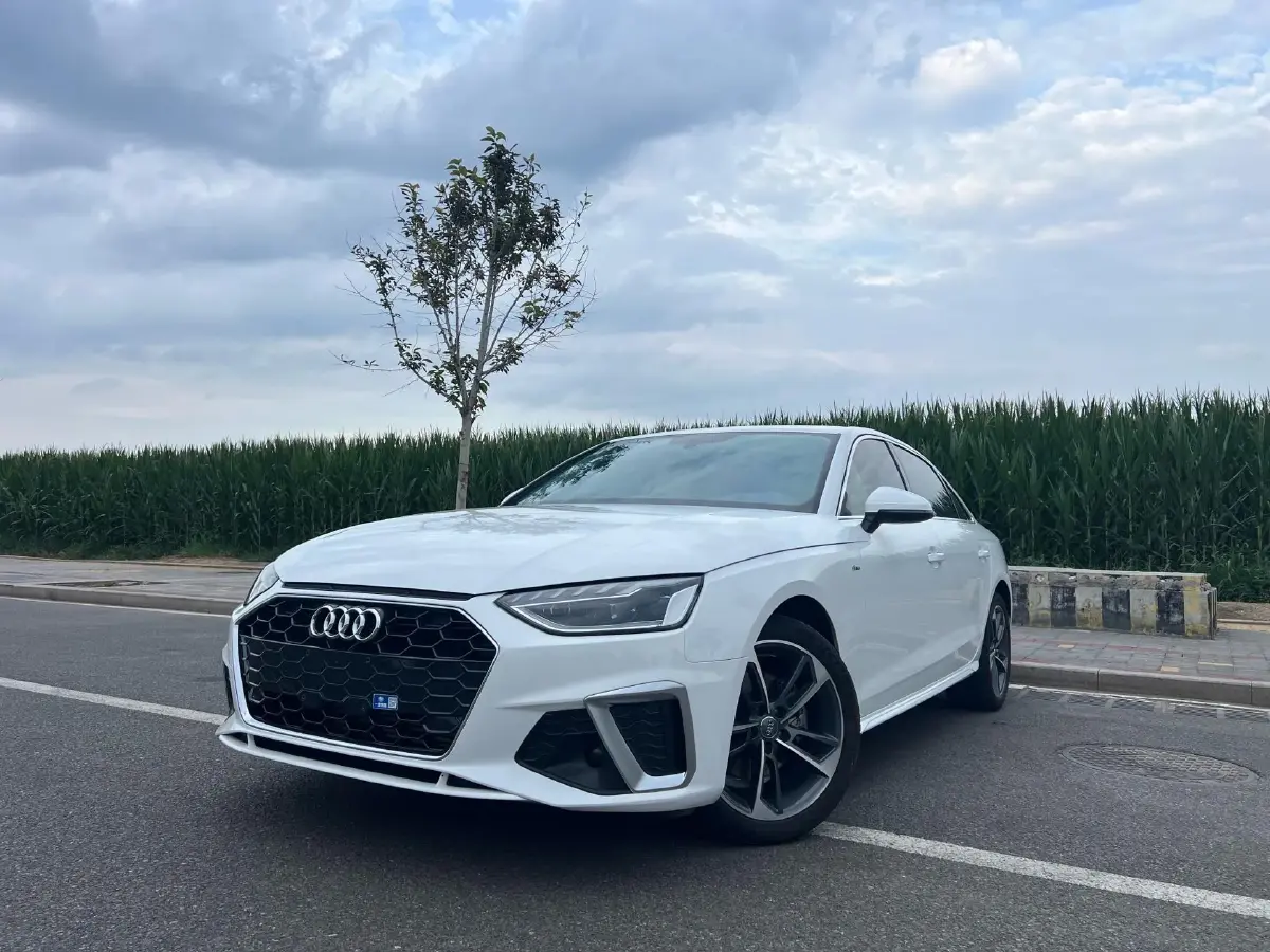 2022 Audi A4L 2.0T 190HP L4 7DCT
