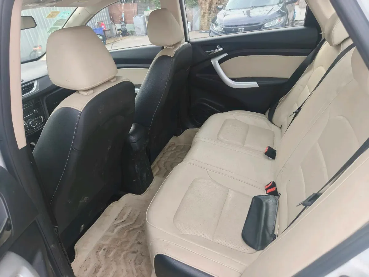 2015 ChangAn Alsvin V7 1.6L 124HP L4 5MT,autocango,china used car exporter,china ev exporter,chinese used car exporter,chinese used ev exporter