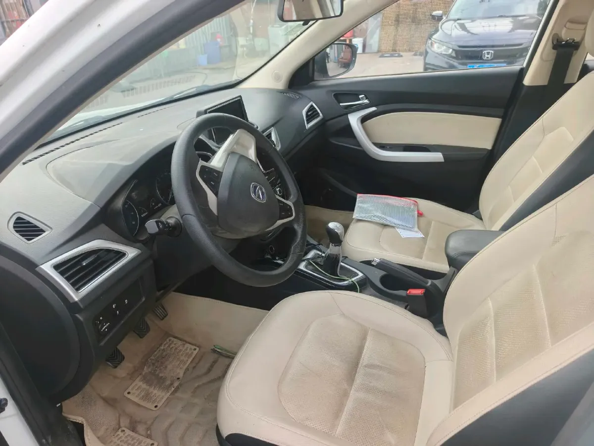 2015 ChangAn Alsvin V7 1.6L 124HP L4 5MT,autocango,china used car exporter,china ev exporter,chinese used car exporter,chinese used ev exporter