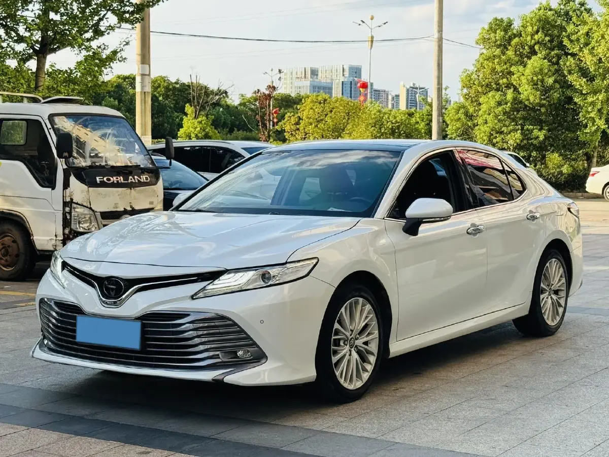 2019 Toyota Camry 2.5L 209HP L4 8AT