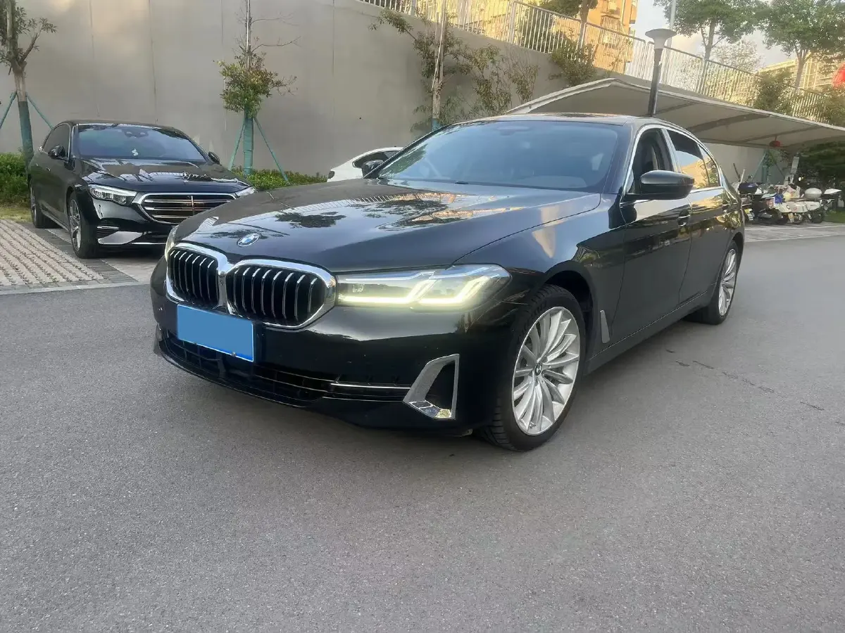 2022 BMW 5 Series 2.0T 252HP L4 8AT