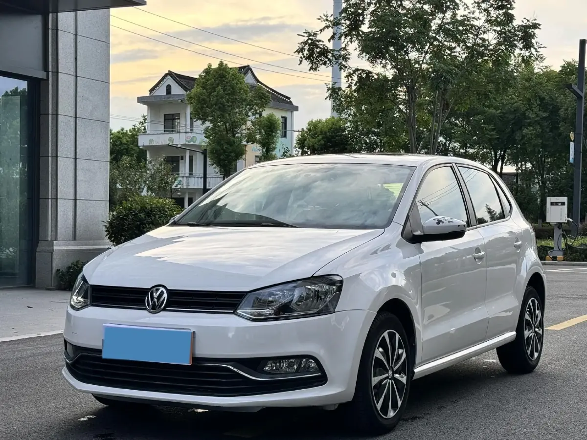 2016 Volkswagen Polo 1.6L 110HP L4 6AT