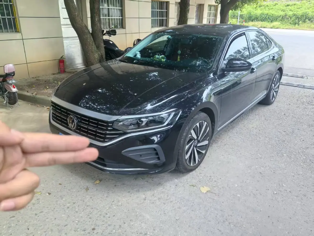 2024 Volkswagen Passat 2.0T 220HP L4 7DCT