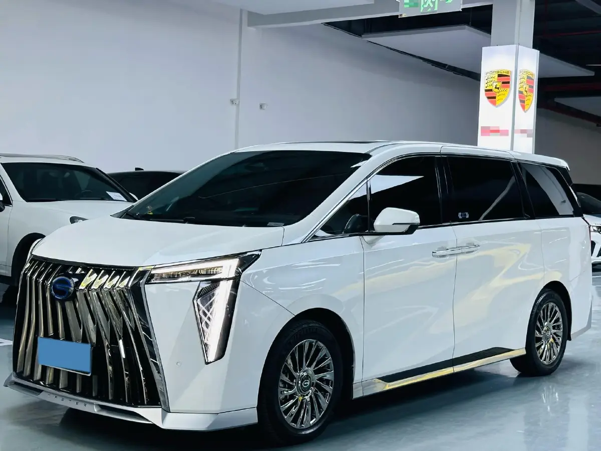 2023 GAC Trumpchi M8 2.0T 190HP L4 E-CVT Hybrid