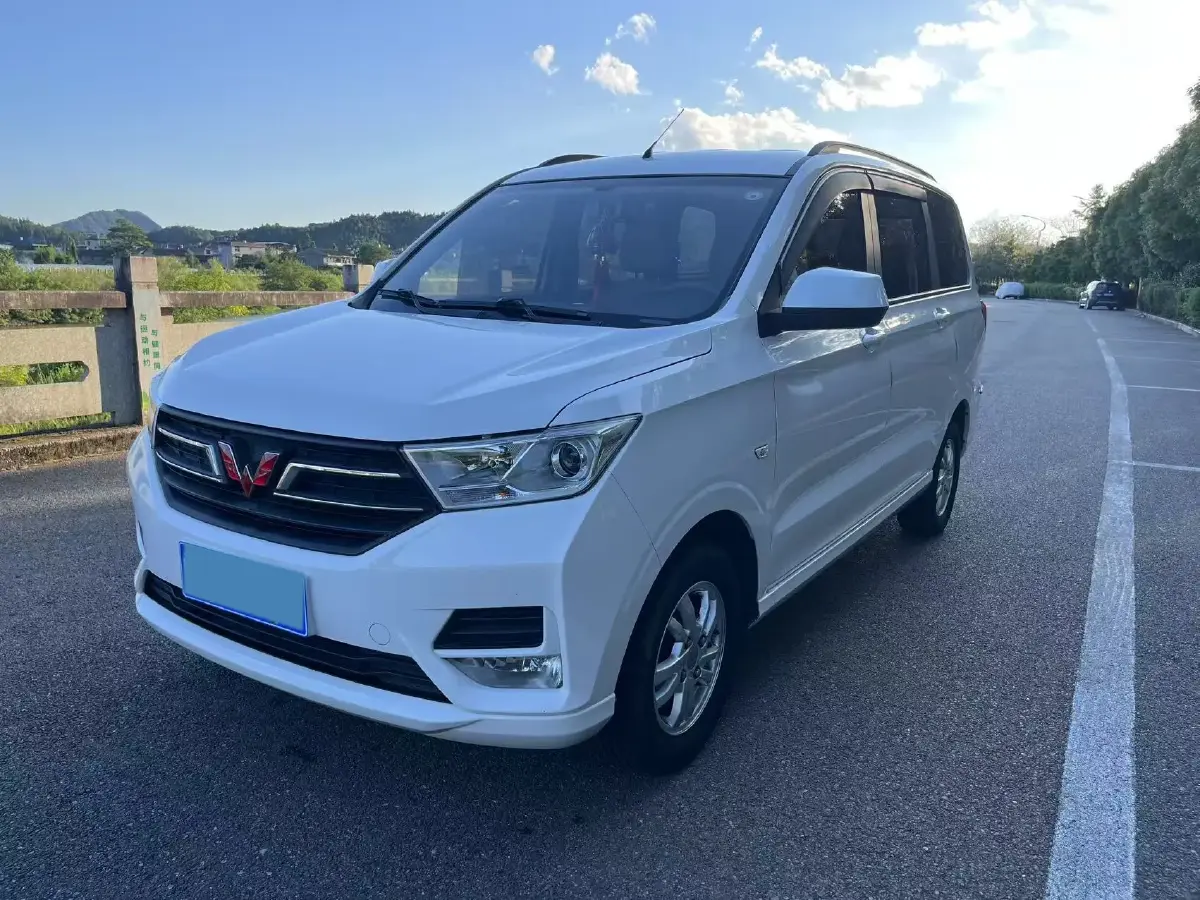 2019 WuLing HongGuang Plus 1.5T 147HP L4 6MT