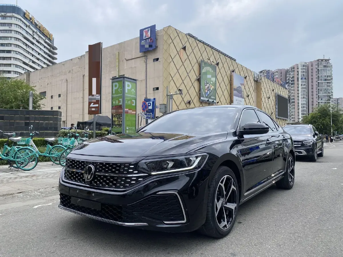 2024 Volkswagen Passat 2.0T 186HP L4 7DCT