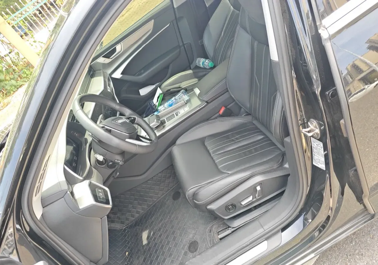2024 Audi A6L 2.0T 245HP L4 7DCT,autocango,china used car exporter,china ev exporter,chinese used car exporter,chinese used ev exporter