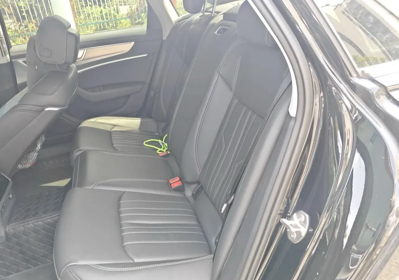 2024 Audi A6L 2.0T 245HP L4 7DCT,autocango,china used car exporter,china ev exporter,chinese used car exporter,chinese used ev exporter