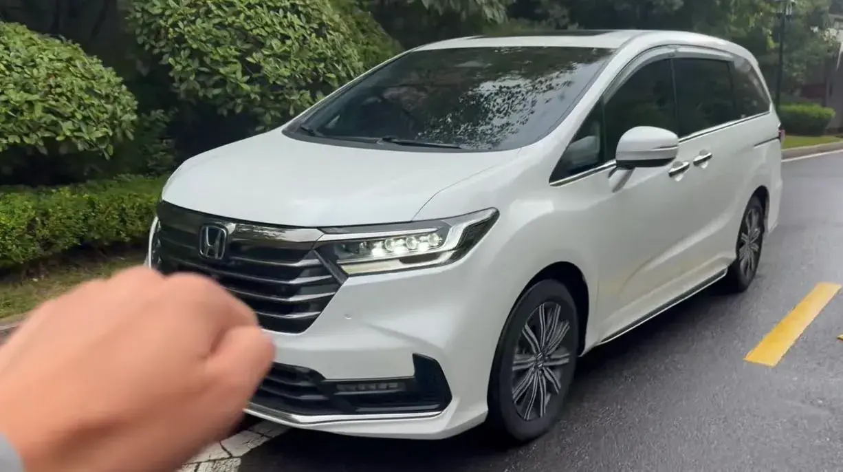2022 Honda Odyssey 2.0L 146HP L4 E-CVT Hybrid