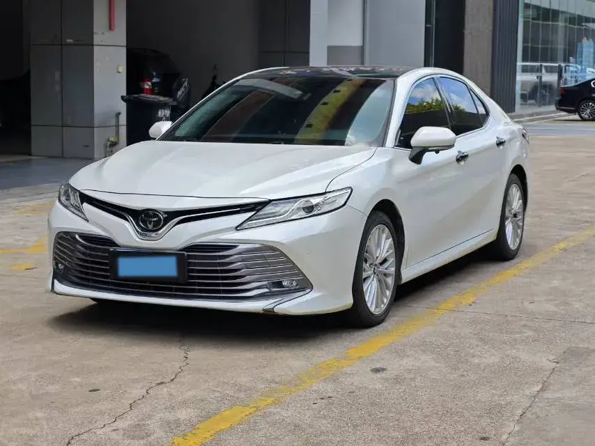 2019 Toyota Camry 2.5L 209HP L4 8AT