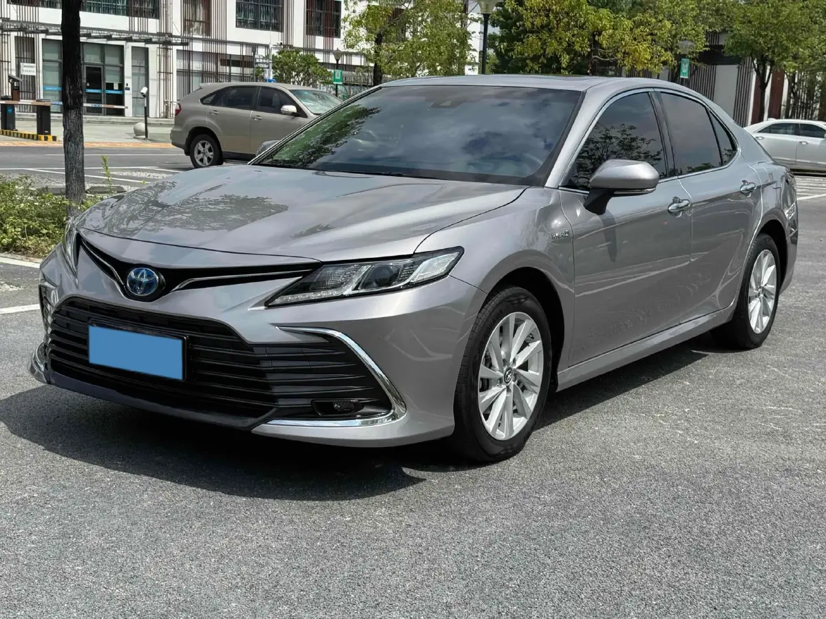 2021 Toyota Camry 2.5L 178HP L4 E-CVT Hybrid