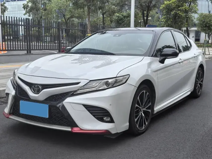 2018 Toyota Camry 2.5L 209HP L4 8AT