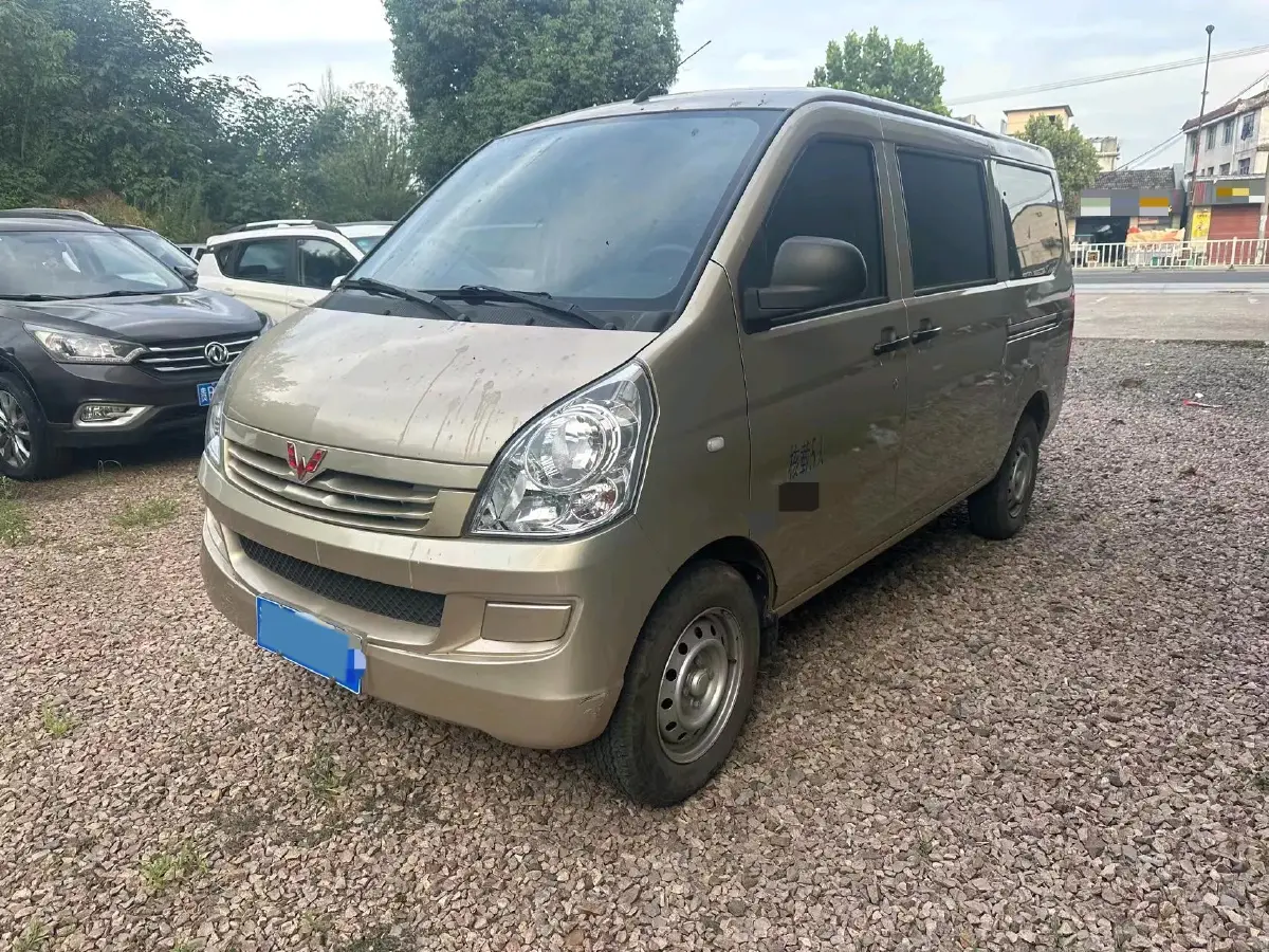 2021 WuLing RongGuang S 1.2L 76HP L4 5MT