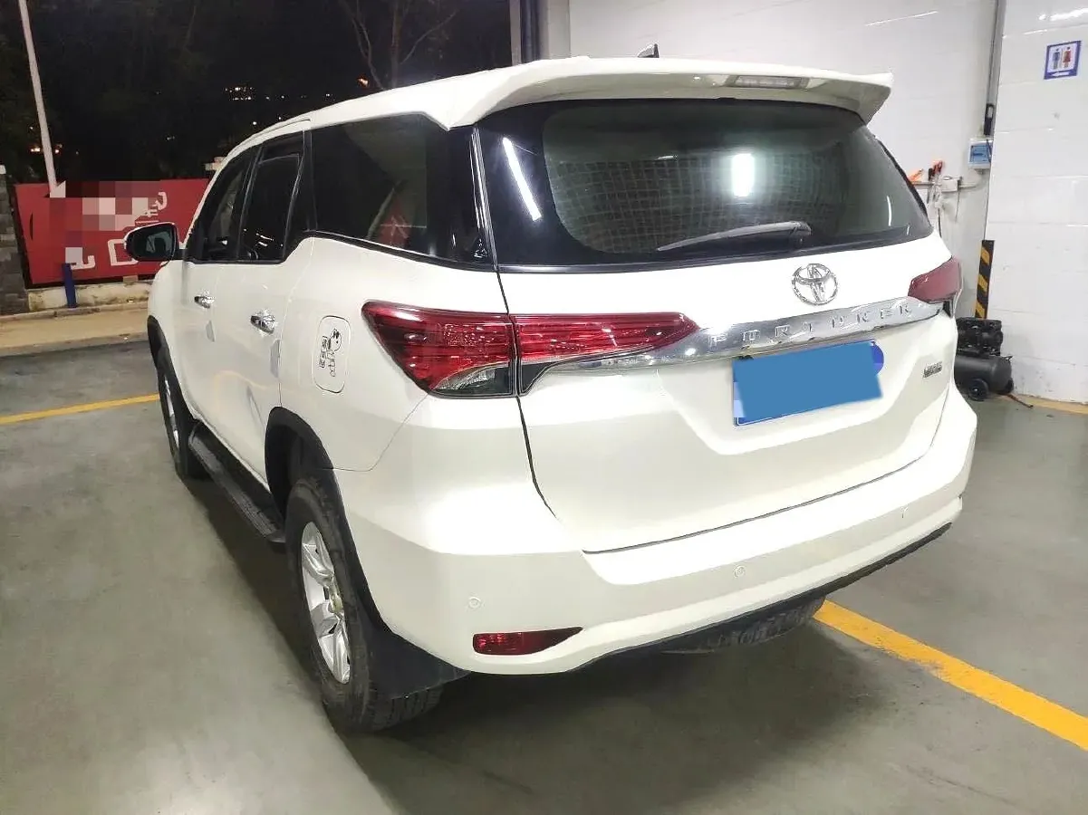2015 Toyota Fortuner 2.7L 159HP L4 4AT,autocango,china used car exporter,china ev exporter,chinese used car exporter,chinese used ev exporter