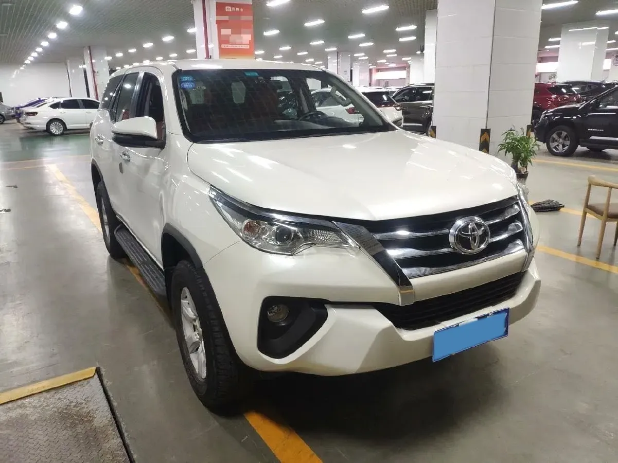 2015 Toyota Fortuner 2.7L 159HP L4 4AT,autocango,china used car exporter,china ev exporter,chinese used car exporter,chinese used ev exporter