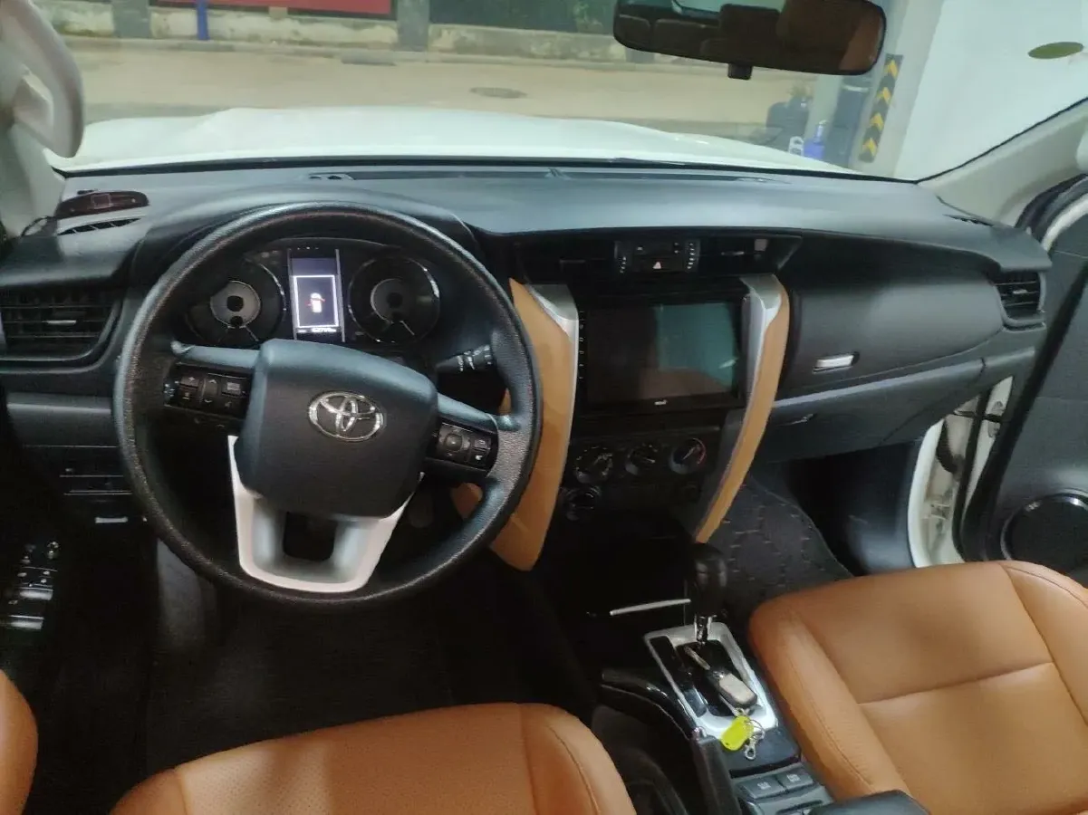 2015 Toyota Fortuner 2.7L 159HP L4 4AT,autocango,china used car exporter,china ev exporter,chinese used car exporter,chinese used ev exporter