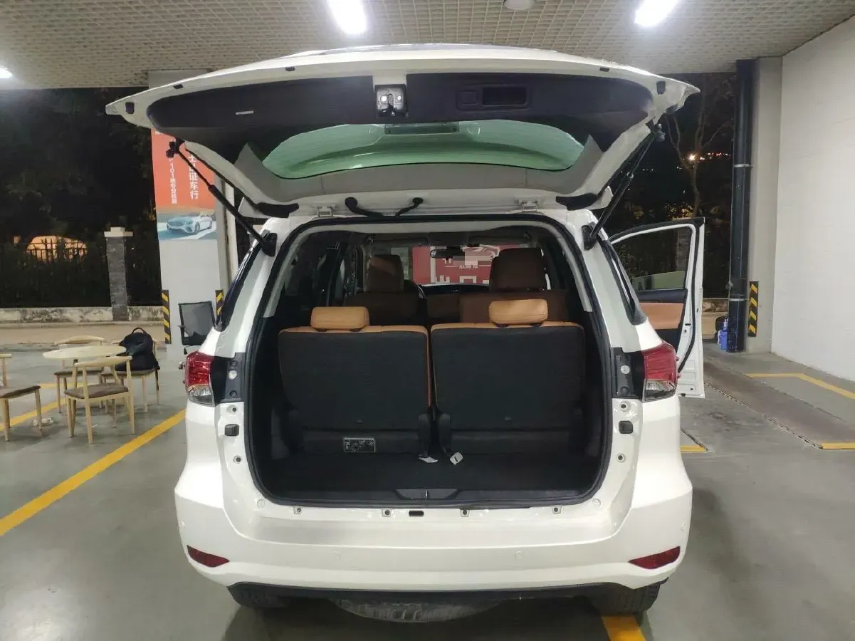 2015 Toyota Fortuner 2.7L 159HP L4 4AT,autocango,china used car exporter,china ev exporter,chinese used car exporter,chinese used ev exporter