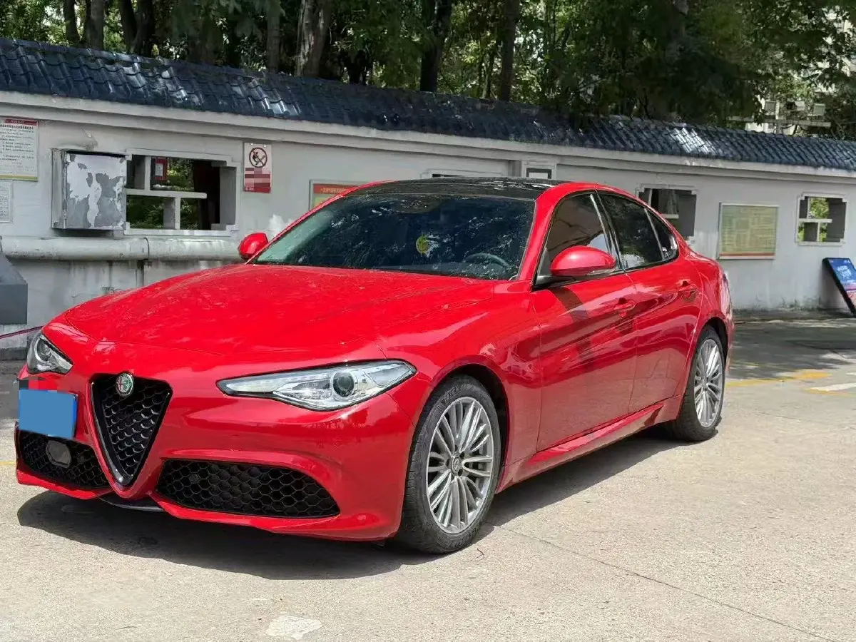 2017 Alfa Romeo Giulia 2.0T 280HP L4 8AT