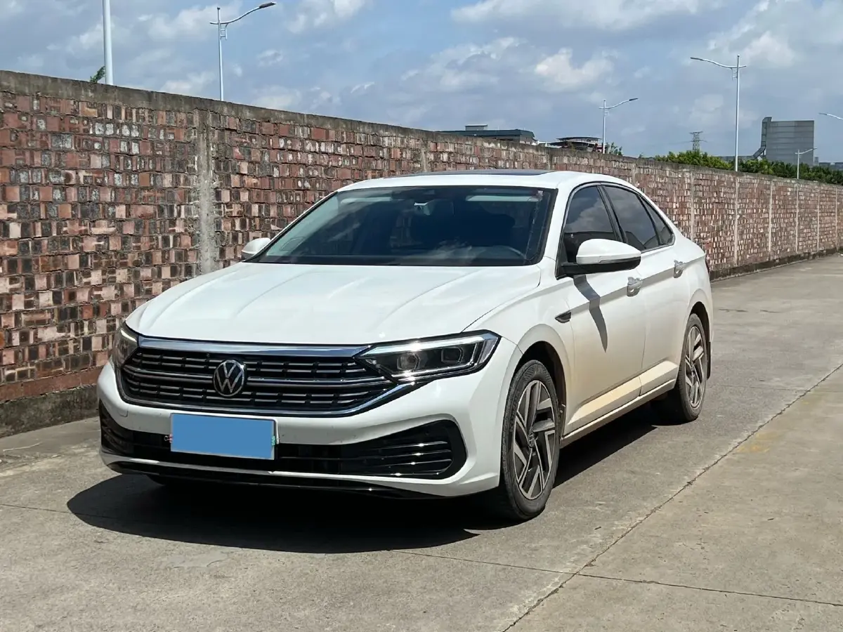 2023 Volkswagen Sagitar 1.5T 160HP L4 7DCT