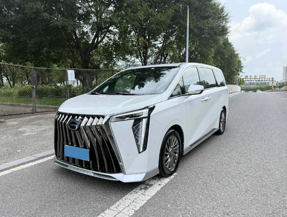 2023 GAC Trumpchi M8 2.0T 190HP L4 E-CVT Hybrid