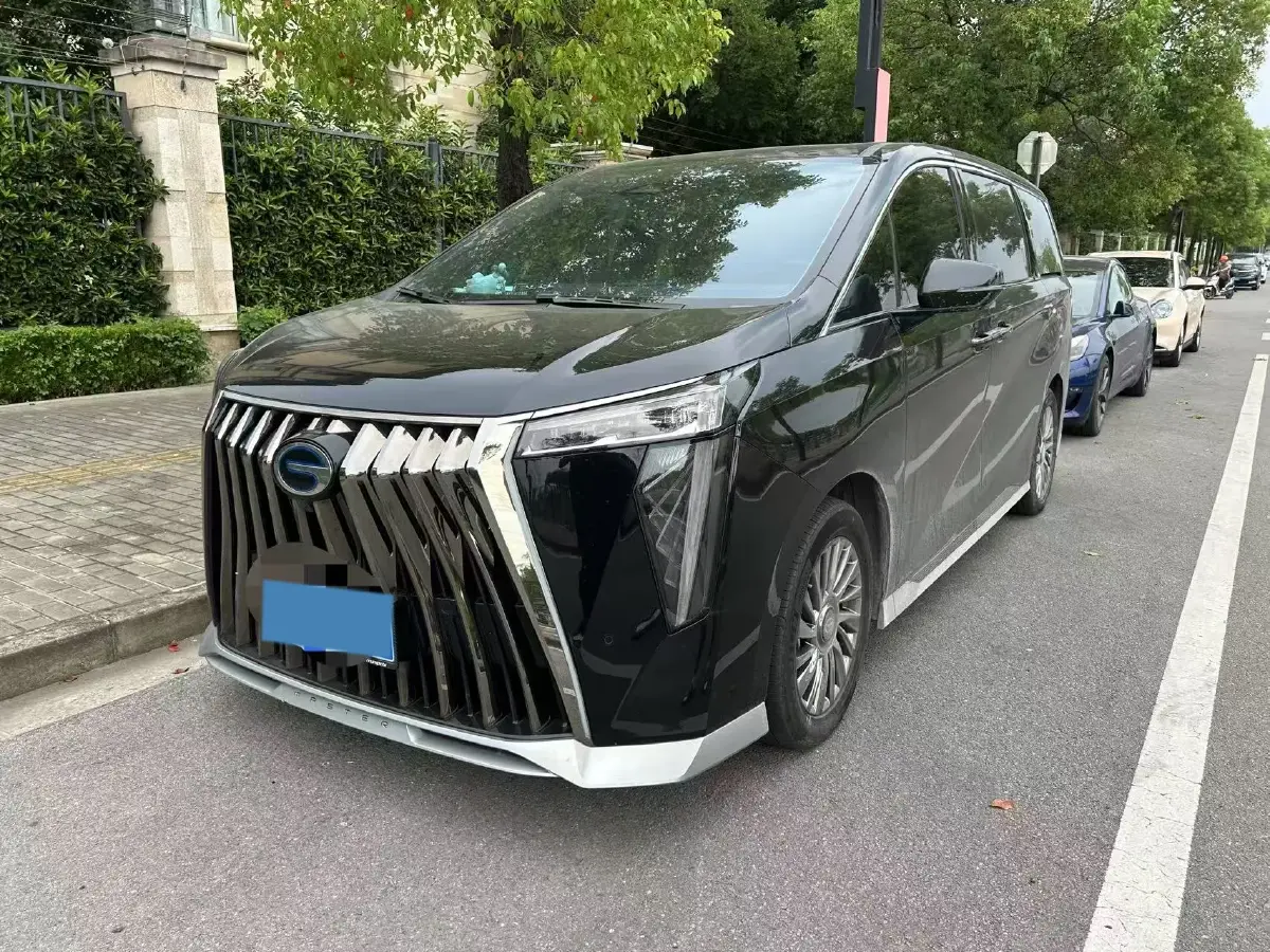 2023 GAC Trumpchi M8 2.0T 190HP L4 E-CVT Hybrid