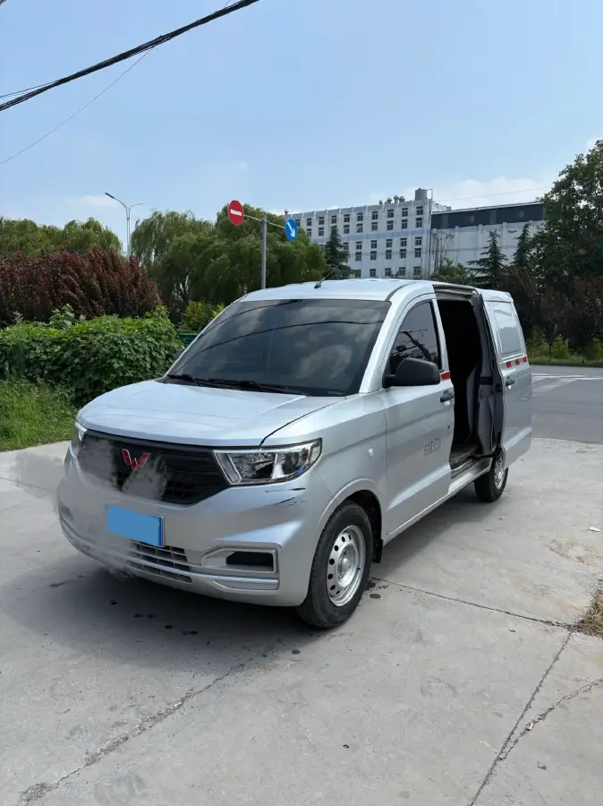 2021 WuLing HongGuang V 1.5L 99HP L4 6MT