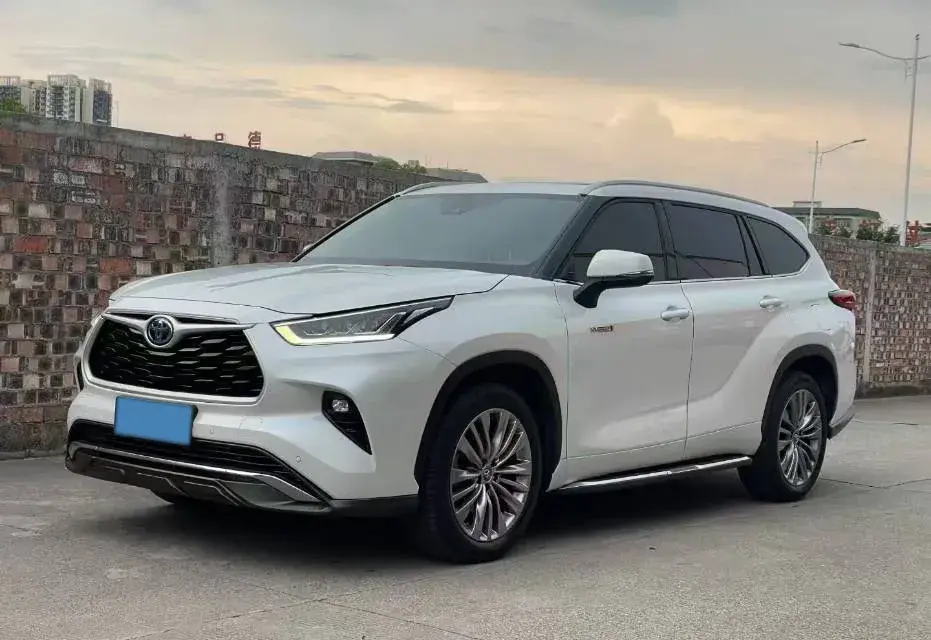 2022 Toyota Highlander 2.5L 192HP L4 E-CVT Hybrid