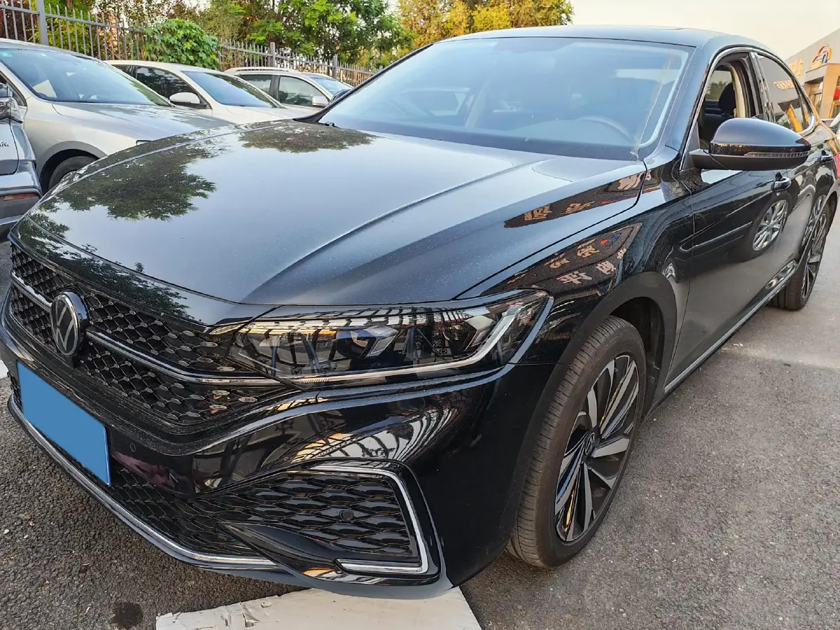 2023 Volkswagen Passat 2.0T 186HP L4 7DCT