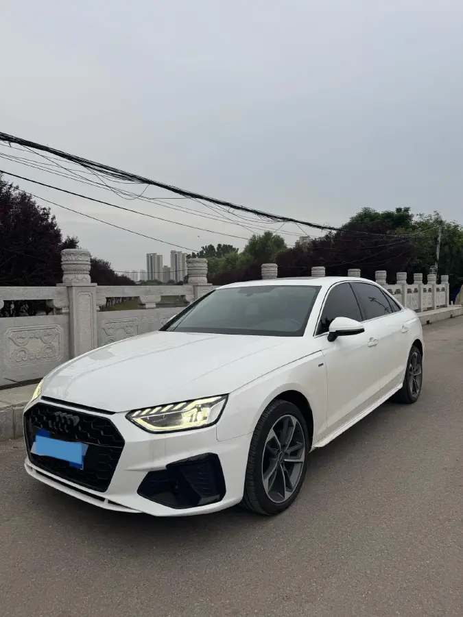 2022 Audi A4L 2.0T 190HP L4 7DCT