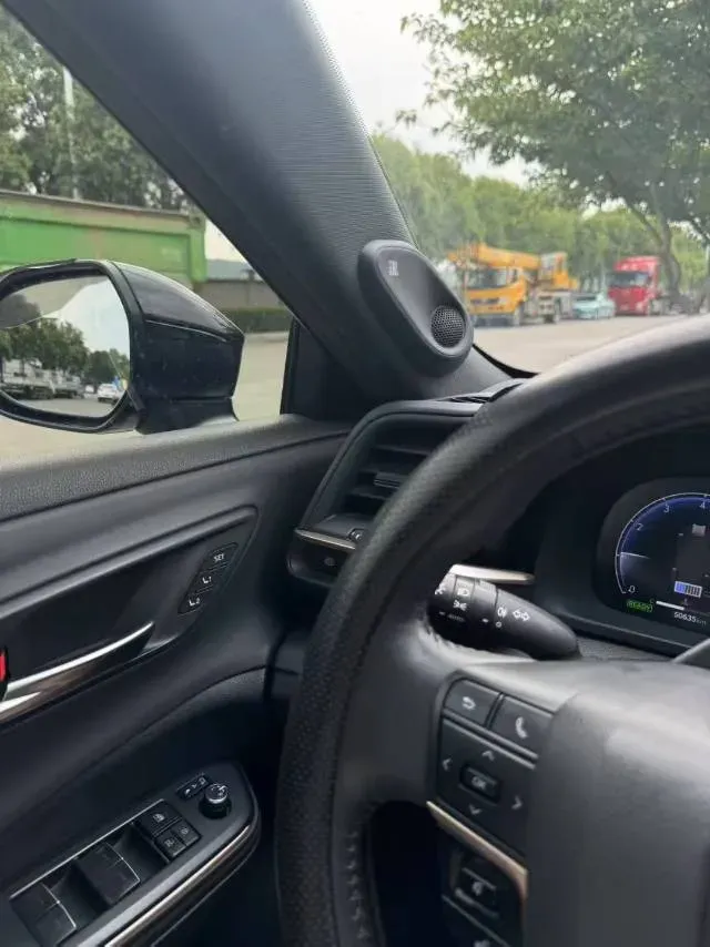 2023 Toyota CrownSportCross 2.5L 185HP L4 E-CVT Hybrid,autocango,china used car exporter,china ev exporter,chinese used car exporter,chinese used ev exporter