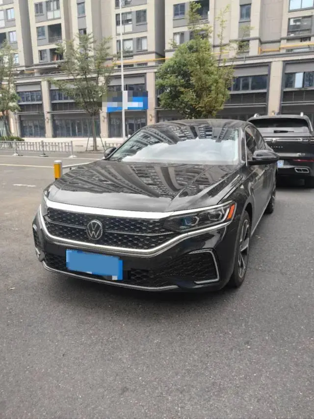 2024 Volkswagen Passat 2.0T 220HP L4 7DCT