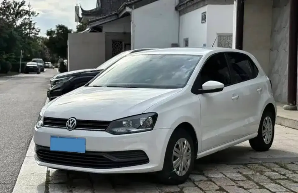 2016 Volkswagen Polo 1.4L 90HP L4 6AT