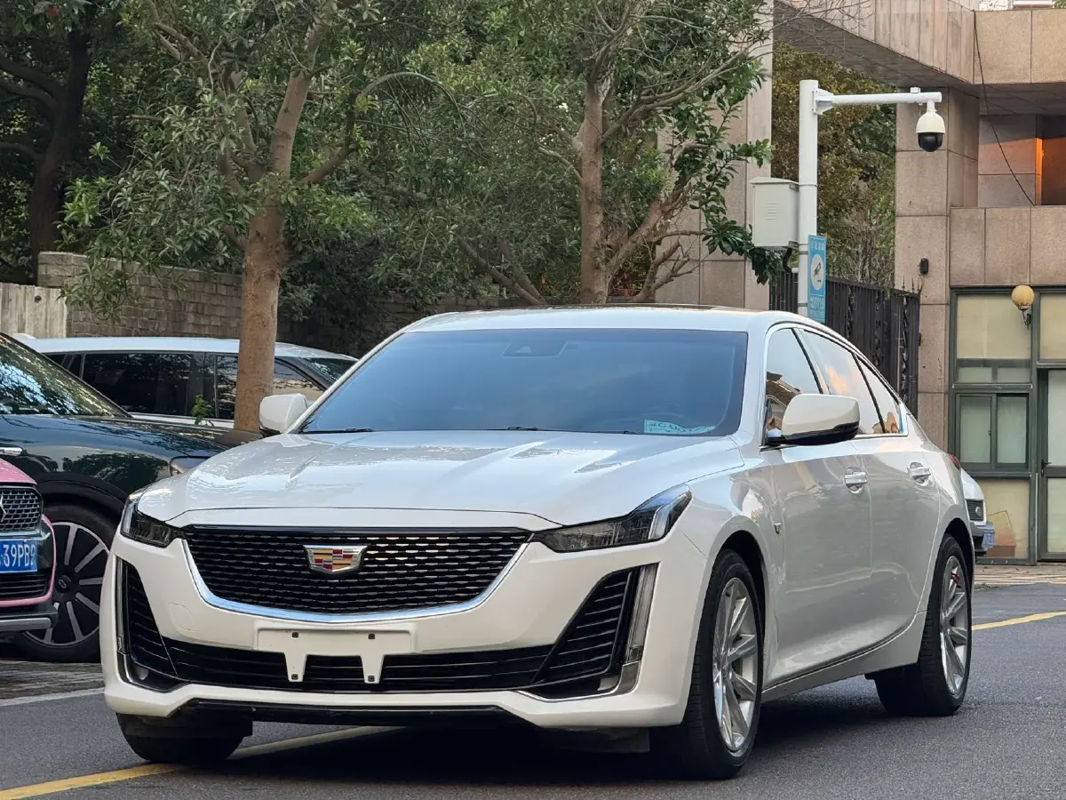 2022 Cadillac CT5 2.0T 237HP L4 10AT