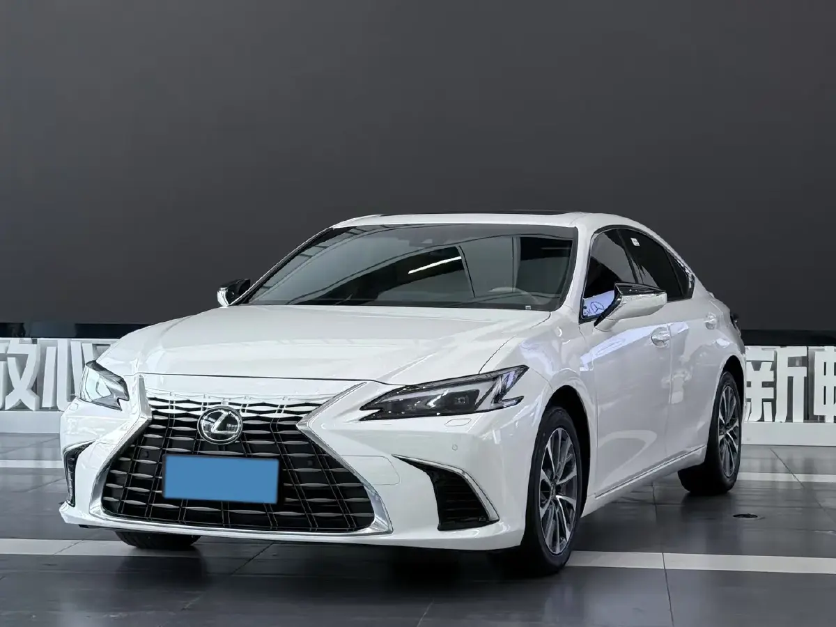 2025 Lexus ES 2.0L 173HP L4 CVT