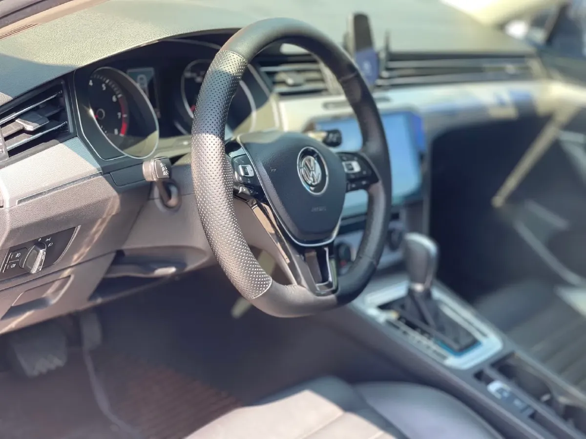 2017 Volkswagen Magotan 1.4T 150HP L4 7DCT,autocango,china used car exporter,china ev exporter,chinese used car exporter,chinese used ev exporter