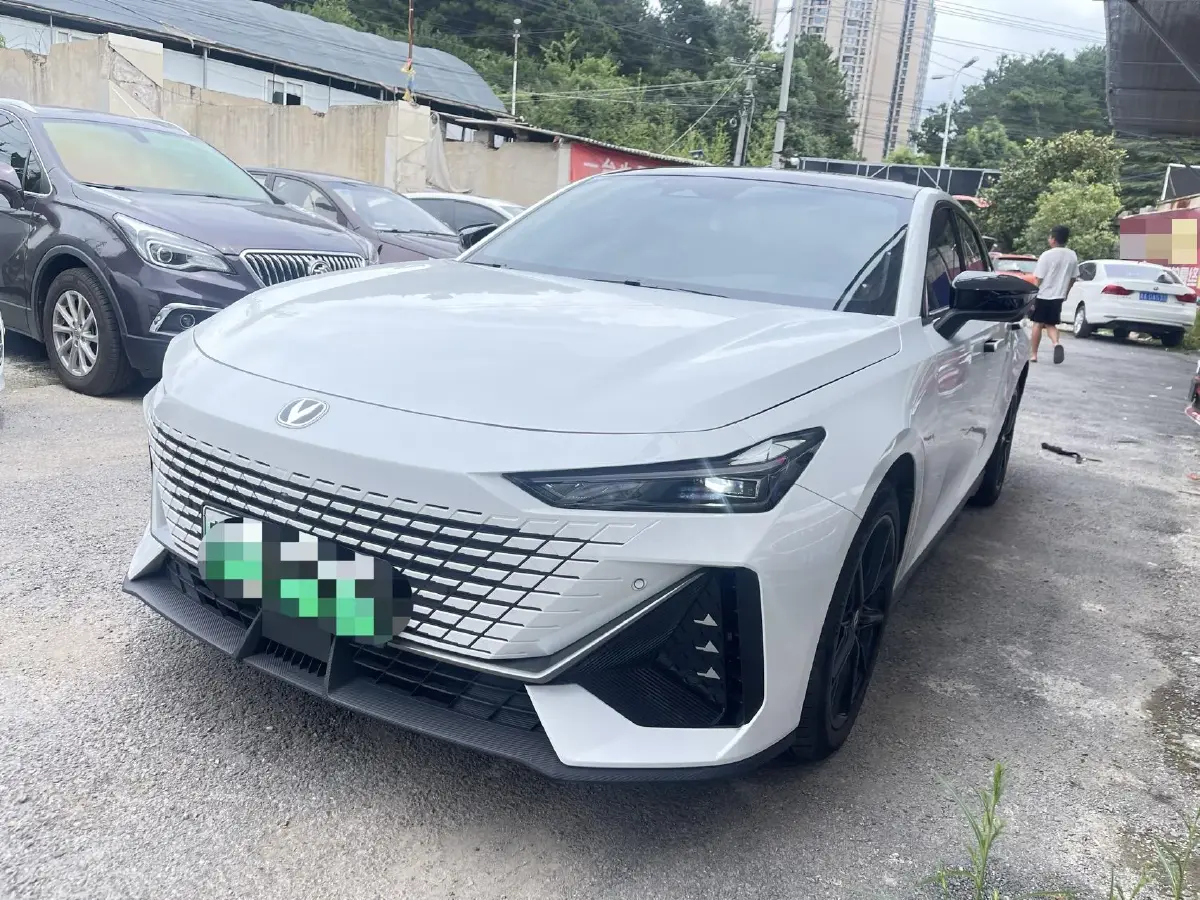 2023 ChangAn UNI-V iDD 1.5T 170HP L4 6TCT PHEV 18.4KWH