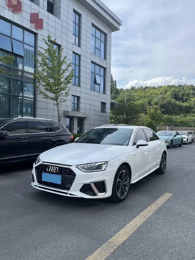 2022 Audi A4L 2.0T 190HP L4 7DCT