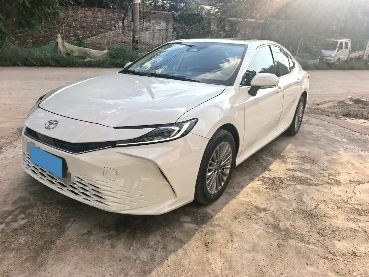 2024 Toyota Camry 2.0L 152HP L4 E-CVT Hybrid