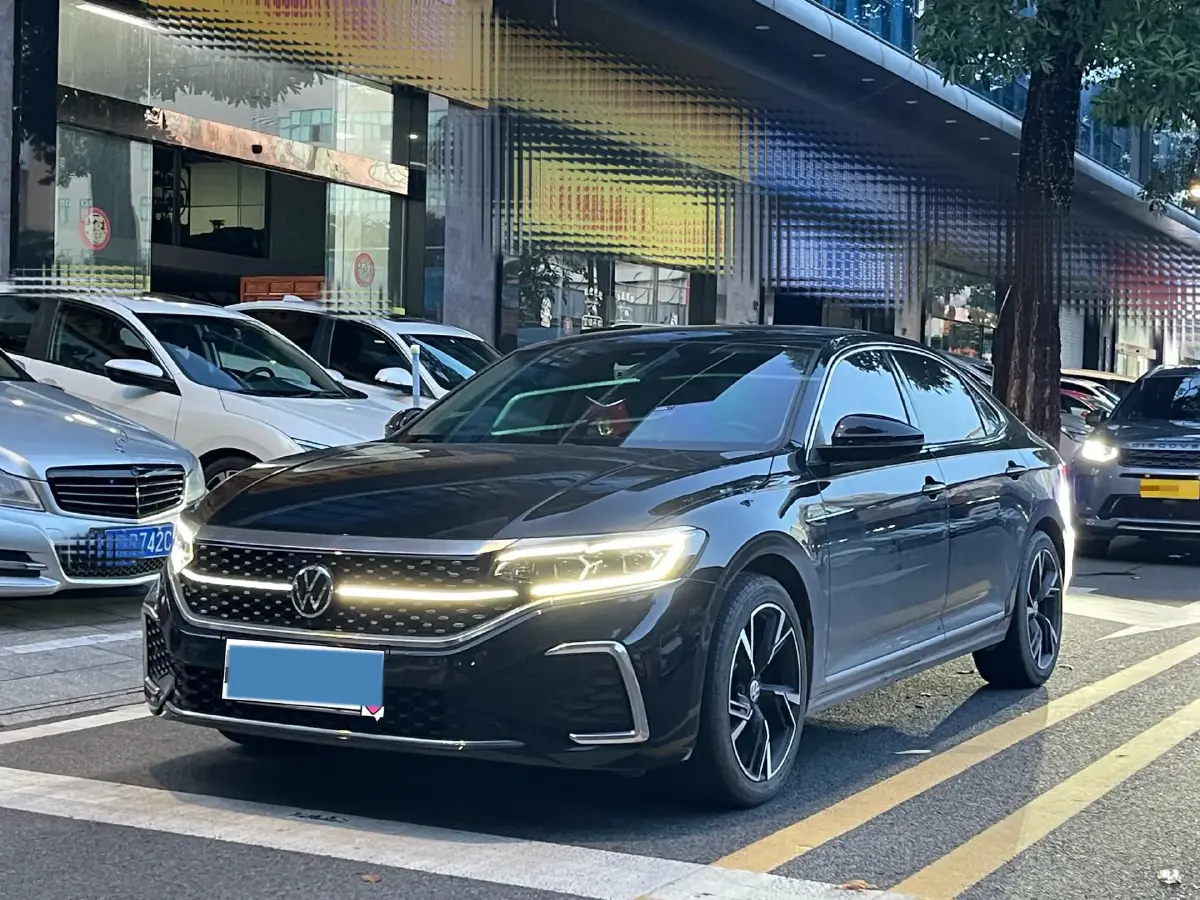 2023 Volkswagen Passat 2.0T 186HP L4 7DCT