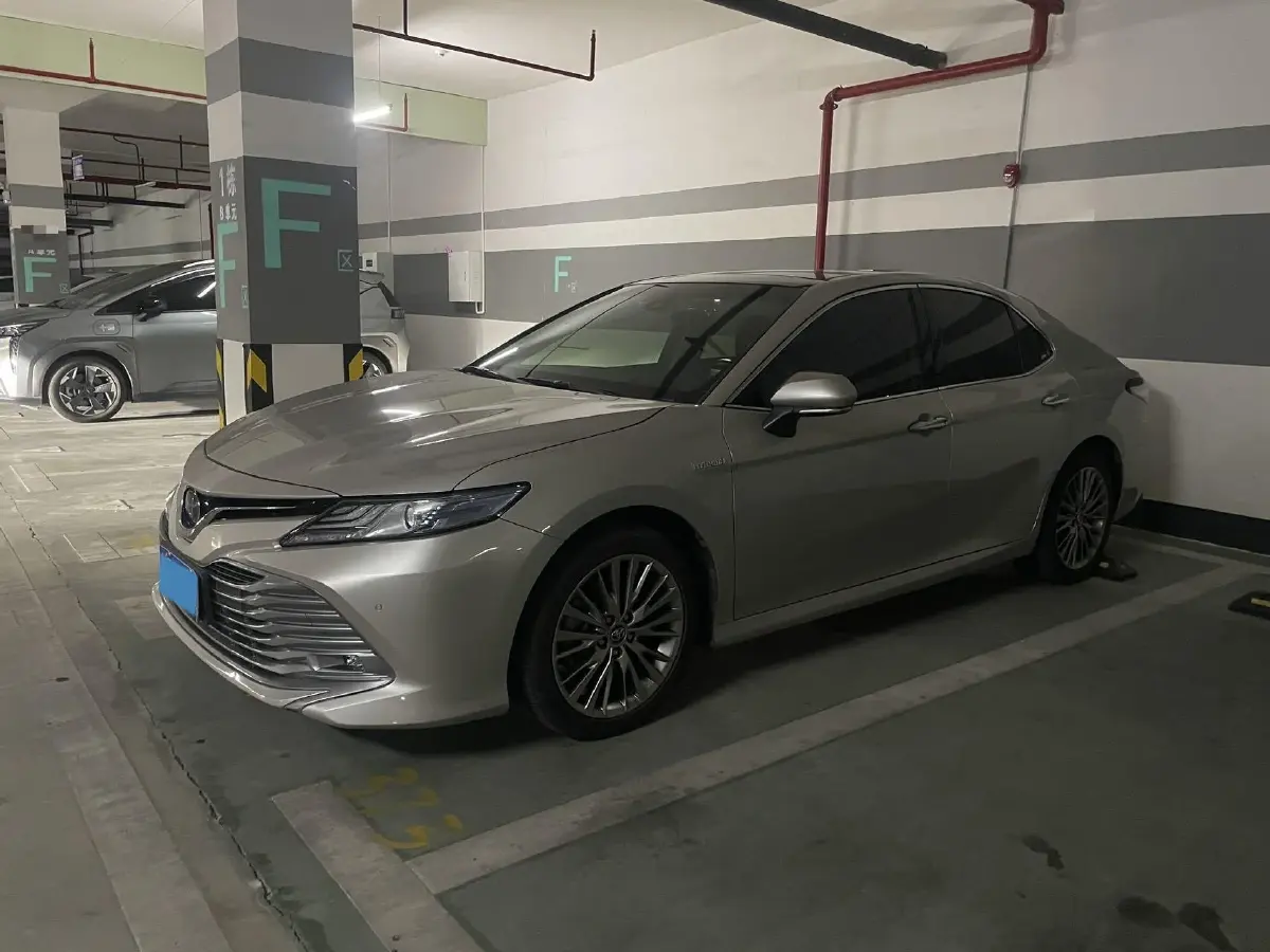 2019 Toyota Camry 2.5L 178HP L4 E-CVT Hybrid