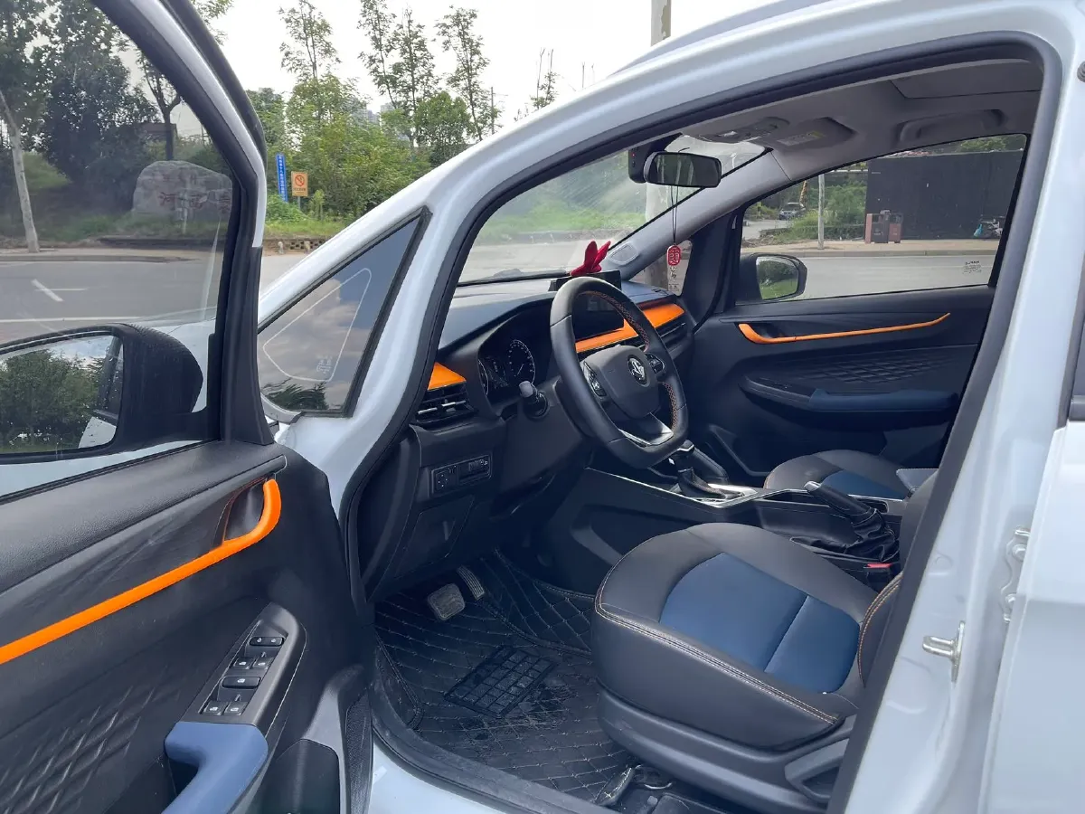 2022 Livan X3 PRO 1.5L 113HP L4 CVT,autocango,china used car exporter,china ev exporter,chinese used car exporter,chinese used ev exporter